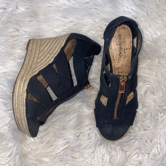 Merona Shoes - 🤍🦓[ Merona ] Strappy Gold Zipper Wedges